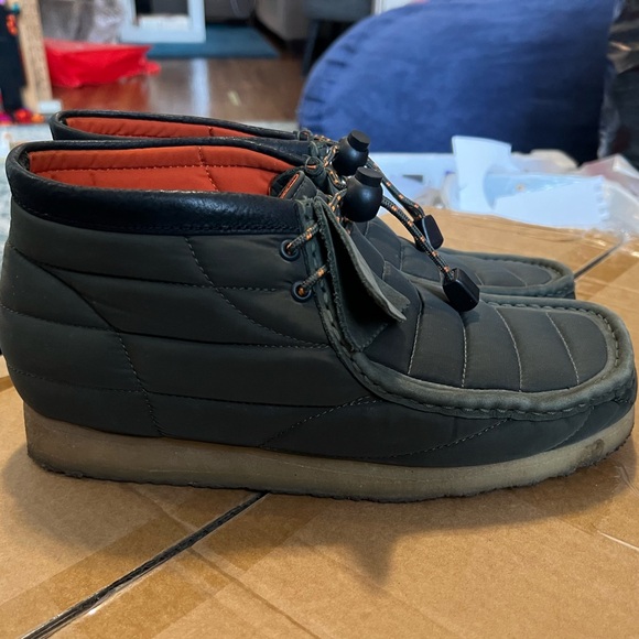 Clarks Wallabee Olive Green Quilted Boots - size 11 - Picture 3 of 5